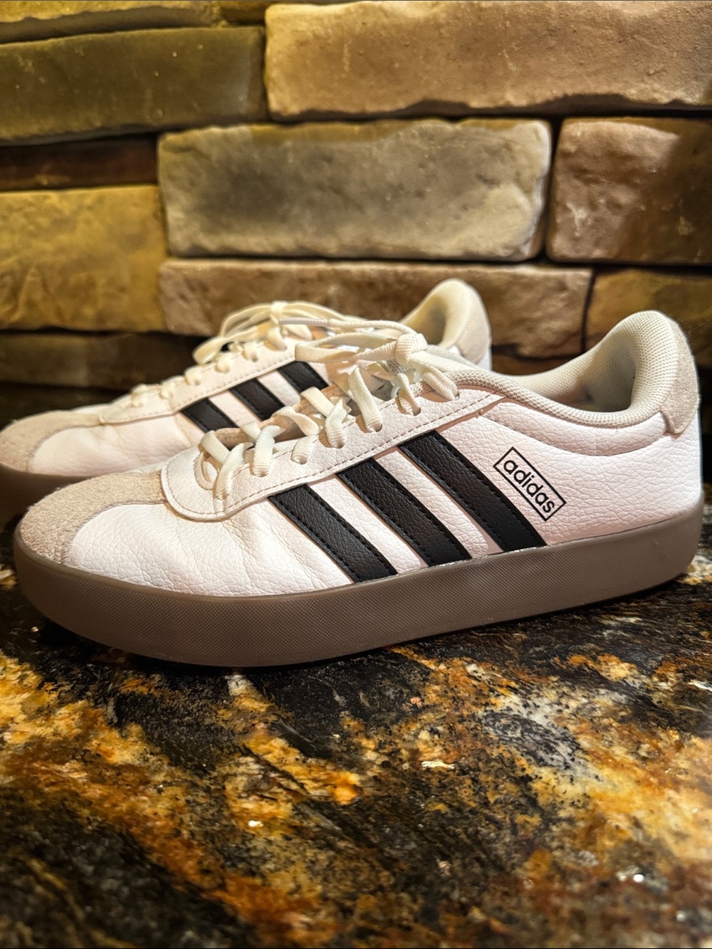 Adidas VL black white sneaker